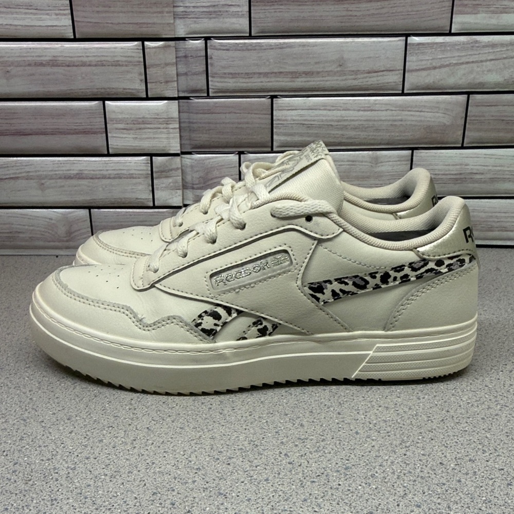 New Reebok Classic Women’s size 7.5  Cream leather Sneakers Leopard Detail
